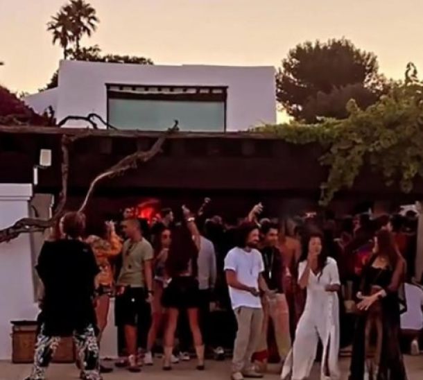 Las viviendas vacacionales exigen más dureza contra las fiestas ilegales